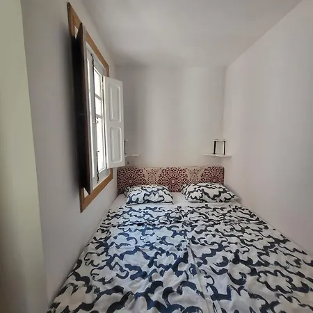 Piso Con Terraza En Cabanyal * Valence