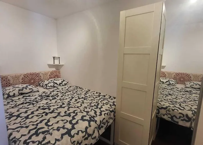 Piso Con Terraza En Cabanyal * Valencia